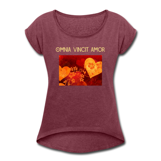 vinröd Omnia Vincit Amor – Kärleken Övervinner Allt Yoga T-Shirt